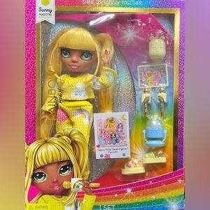 Rainbow high sunny day Bright Yellow Doll Set with Accessories